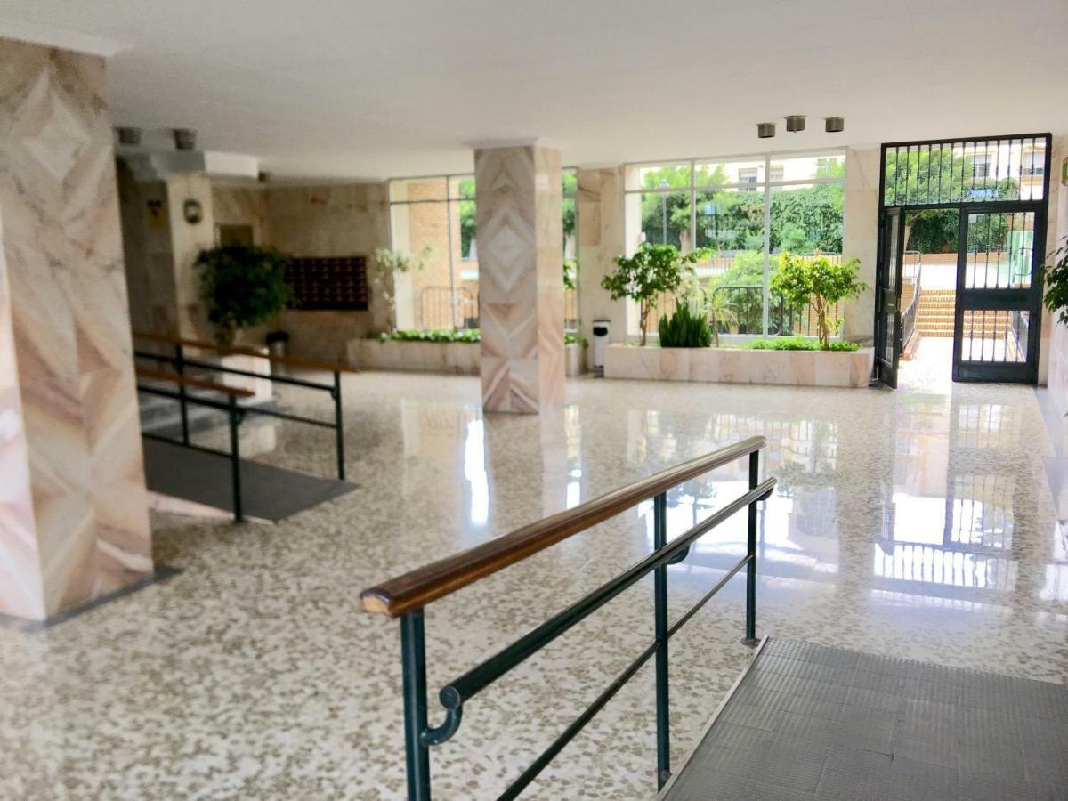 Stunning Spacious City Apartment With Free Parking Málaga Extérieur photo