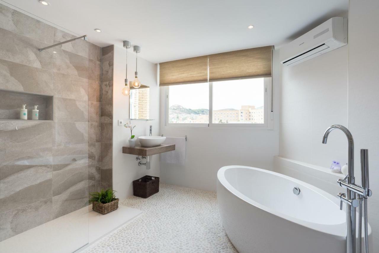 Stunning Spacious City Apartment With Free Parking Málaga Extérieur photo