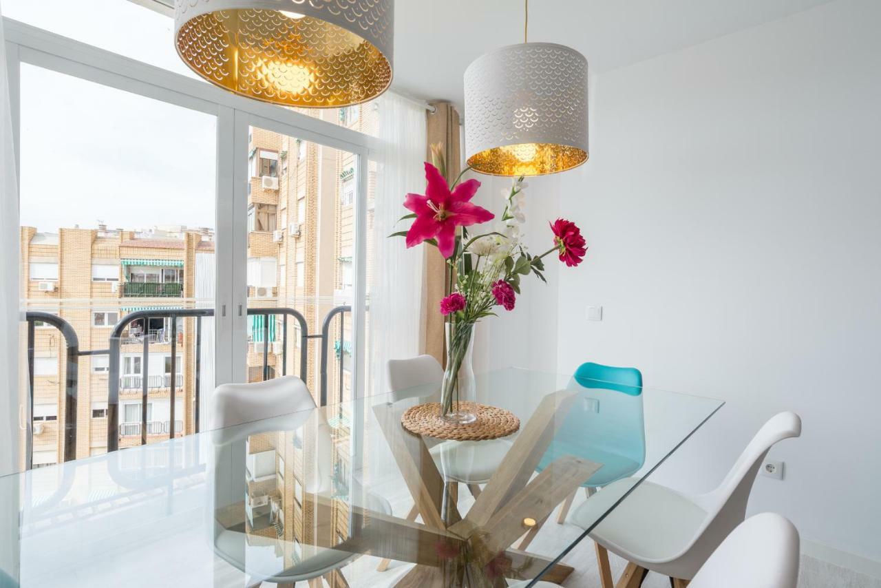 Stunning Spacious City Apartment With Free Parking Málaga Extérieur photo