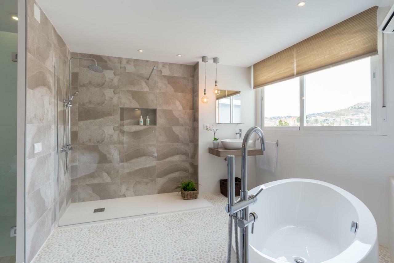 Stunning Spacious City Apartment With Free Parking Málaga Extérieur photo