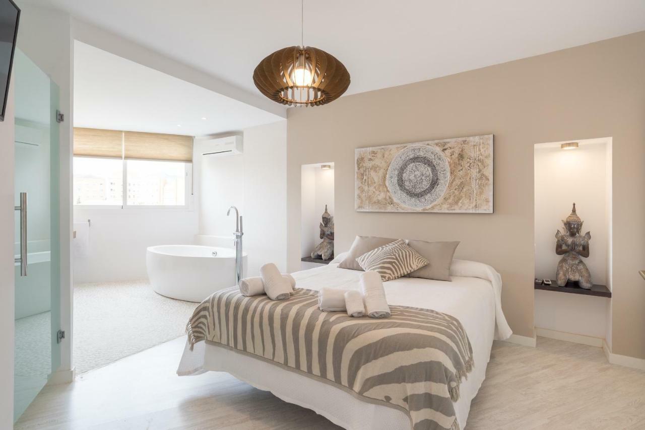 Stunning Spacious City Apartment With Free Parking Málaga Extérieur photo